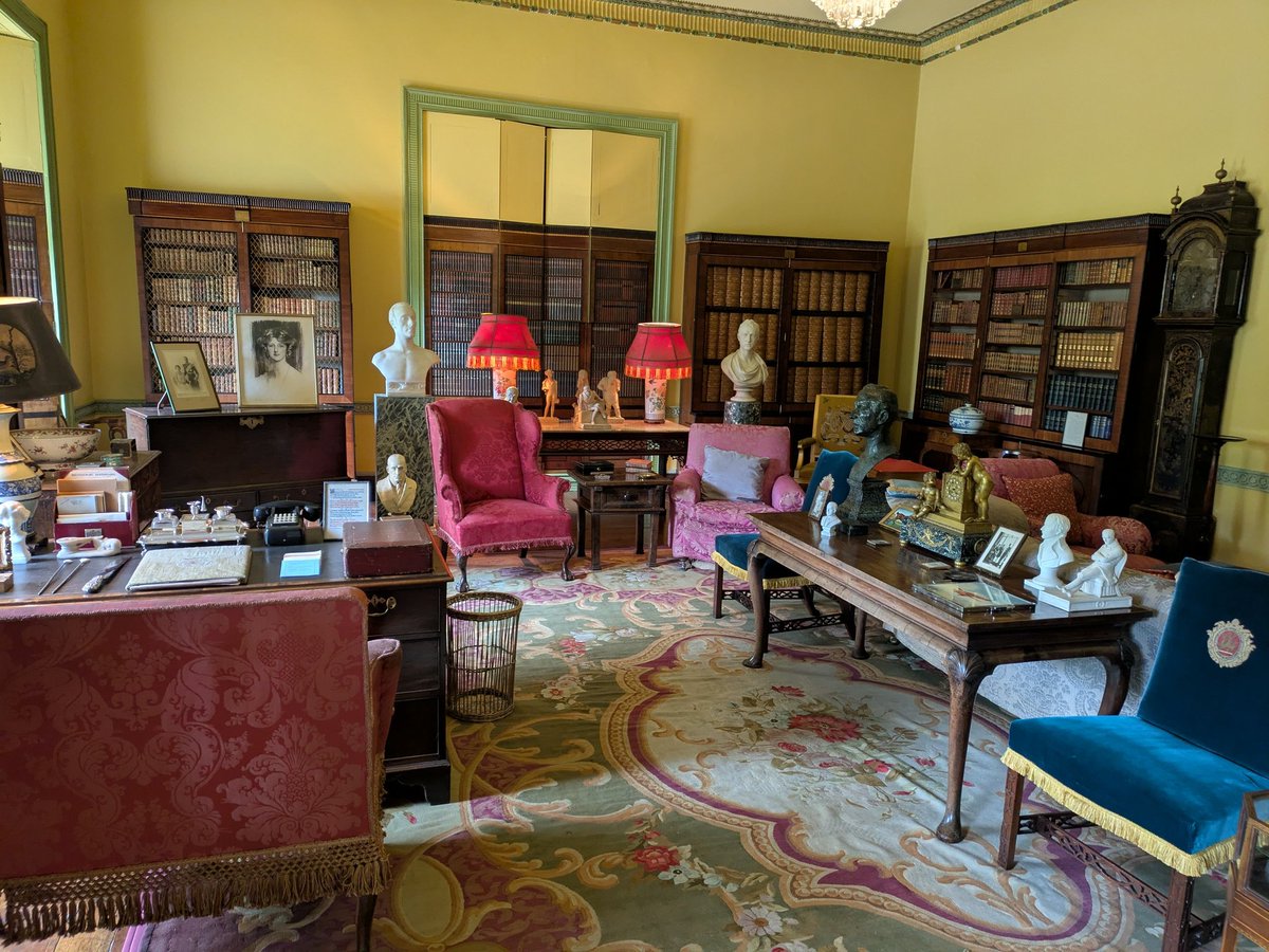 Edinburgh Books tweet media