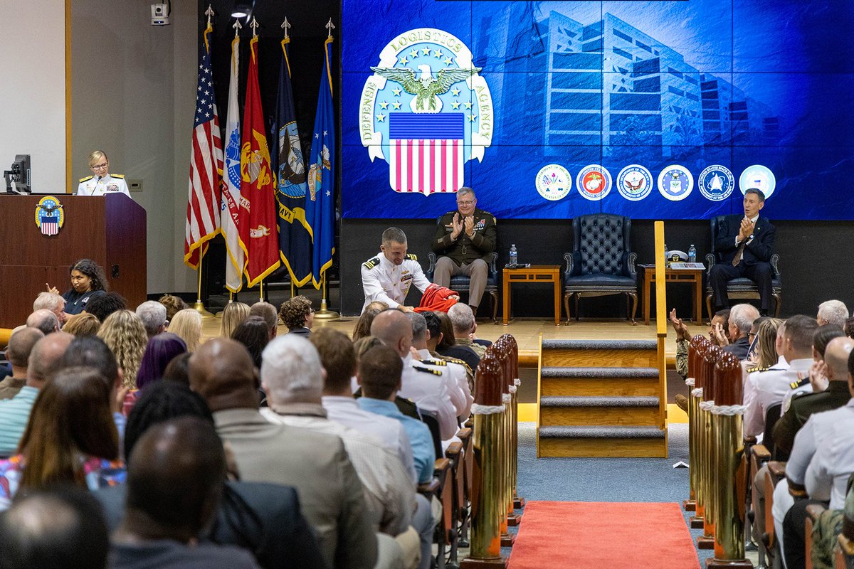 DLAMIL's tweet image. #DLALandandMaritime welcomed @USNavy  Rear Adm. Julie Treanor as its new commander during a change of command ceremony at Defense Supply Center Columbus!

Join us in thanking commander Kenneth Watson for his steady leadership and continued service as #DeputyCommander.