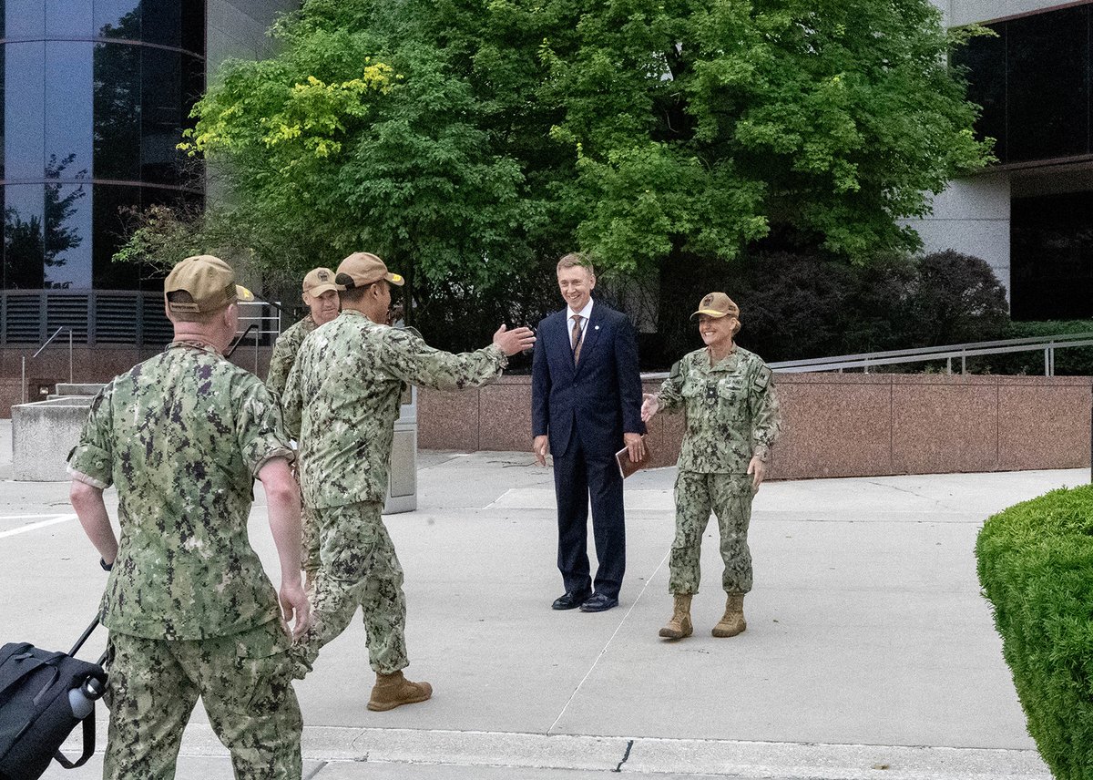 DLAMIL's tweet image. #DLALandandMaritime welcomed @USNavy  Rear Adm. Julie Treanor as its new commander during a change of command ceremony at Defense Supply Center Columbus!

Join us in thanking commander Kenneth Watson for his steady leadership and continued service as #DeputyCommander.