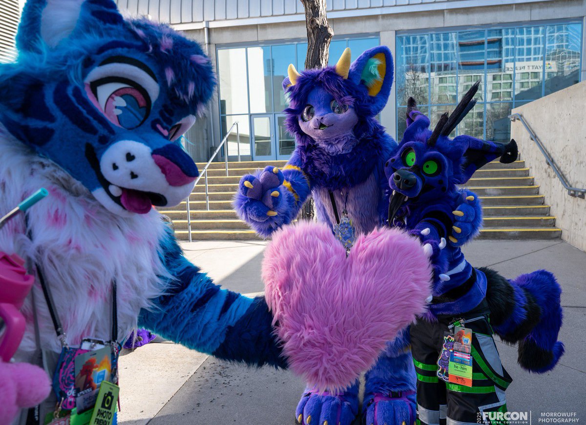 Happy Fursuit Fri- HEY MOVE!!!!!

Being silly with <a href="/JebroneKitty/">Jebrone</a> and <a href="/WigglySquigly/">Squigly!</a> at FC!