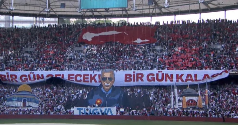 Bu takıma yarın 10 tane transfer indir, senin istifanı istemeyi bırakan nağmerttir.
Yazıp yazıp siliyorum sadece.
Ömrümün sonuna kadar unutmayacağım, affetmeyeceğim.
#SerdalAdalıİstifa