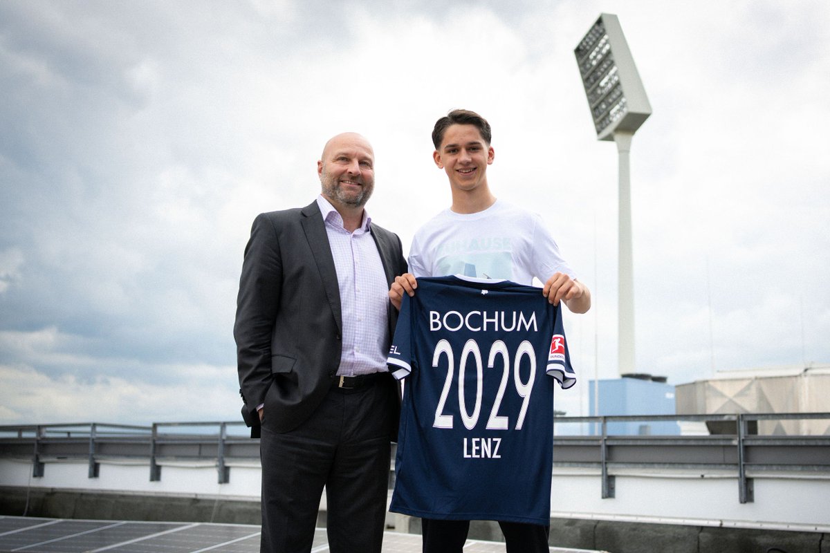 Das #meinVfL Trainingslager ist seit gut einer Woche vorbei und die Überraschung der Vorbereitung dürfte bislang Cajetan Lenz sein. Wenige hatten ihn zuvor auf dem Schirm, nun aber könnte er eine wichtigere Rolle im Bochumer Kader übernehmen. Der folgende Thread soll einen
