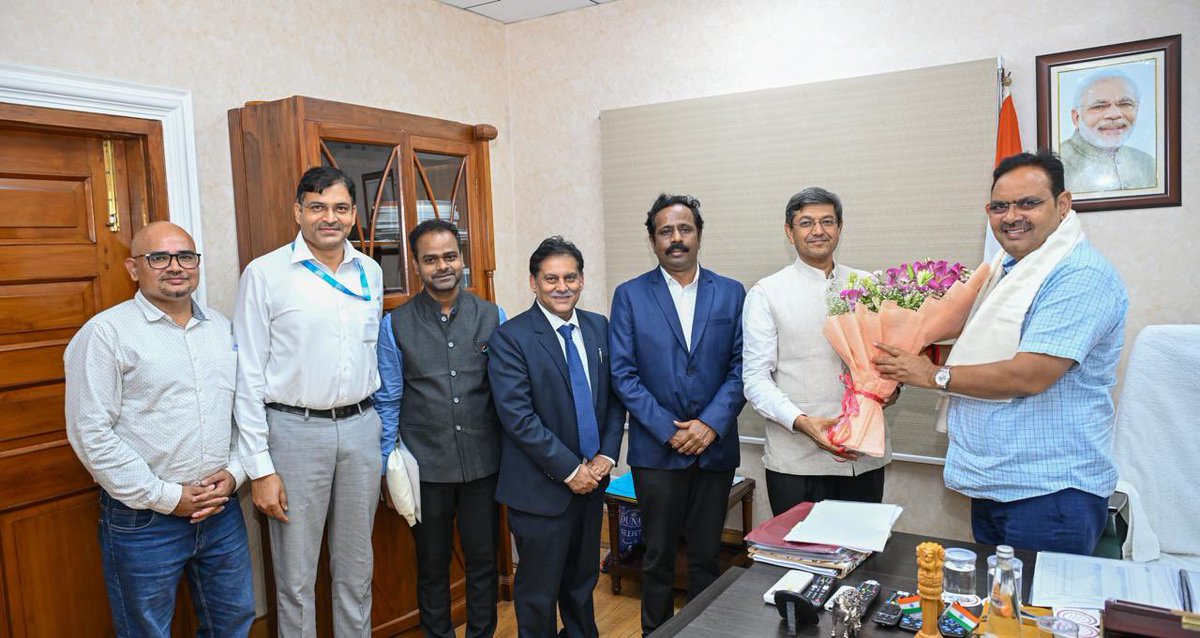 ntpclimited's tweet image. Shri Gurdeep Singh, CMD met Hon’ble Chief Minister of Rajasthan, Shri Bhajan Lal Sharma, in Jaipur.

CMD discussed various opportunities for enhancing NTPC/ NGEL/ NRGEL’s presence in the state of Rajasthan and projects of mutual interest including Chhabra TPP, Renewables, Mahi…