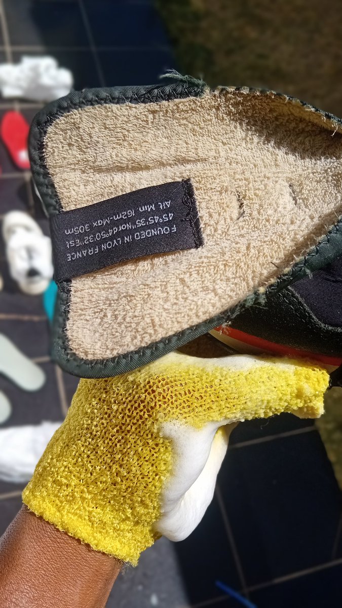 ✨ Not all abrasive textures are created equal — from soft mesh to structured satin, every fabric tells a different story. At Smartzhet, we believe using the finest texture always gives the cleanest result. Quality in. Quality out. 💫

#Smartzhet #sneakerlaundryzimbabwe