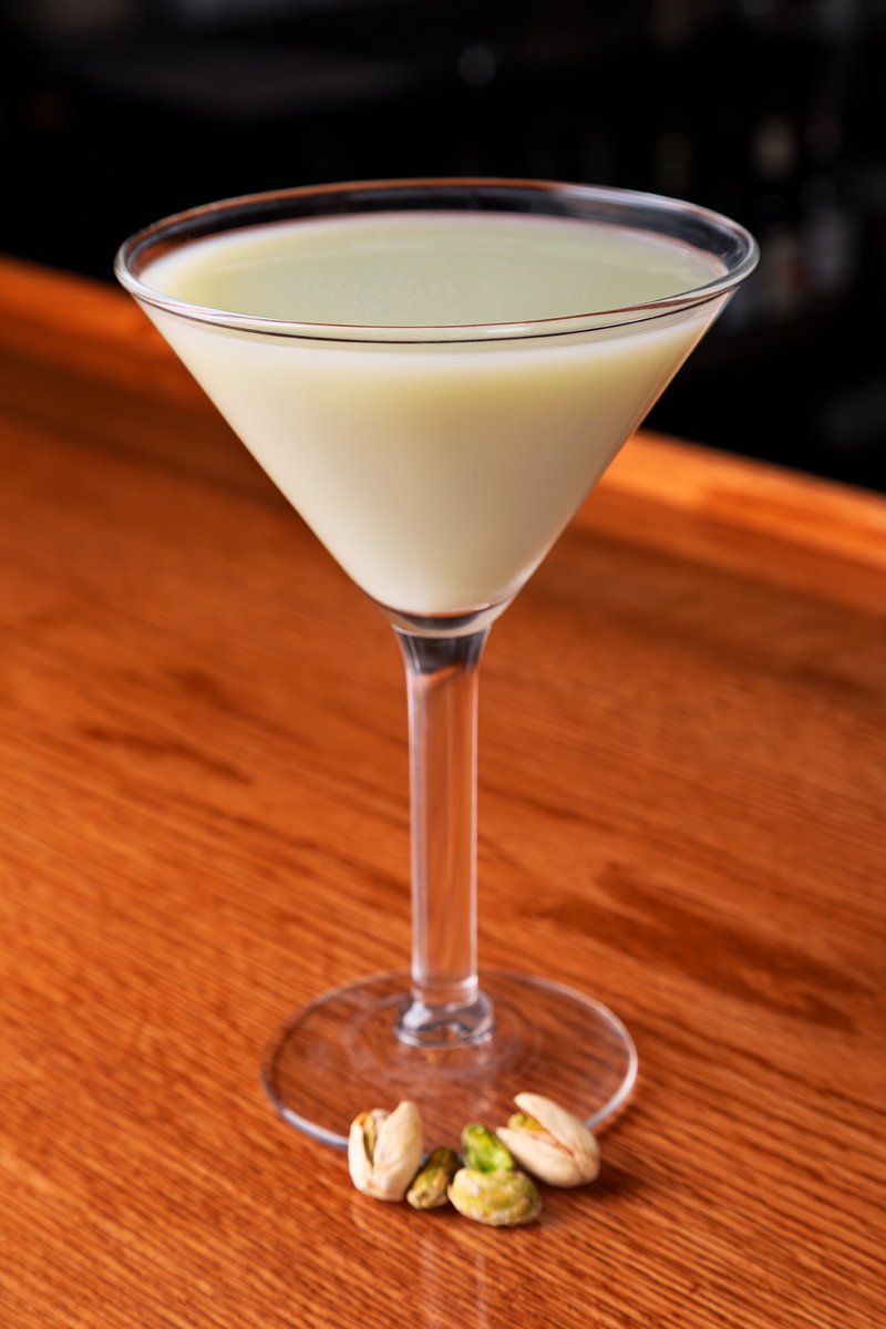 Ready to shake things up? 😉 We’ve got NEW Martinis 🍸 for you to try! Let us know in the comments which you’re sipping on first! 

🍒 Black Cherry Cosmopolitan 
🌴 Passion Fruit Mai Tai Martini
🥥 Piña Colada Martini
🍸 Pistachio Martini
.
.
.
.
#martini #cheers #drinklocal
