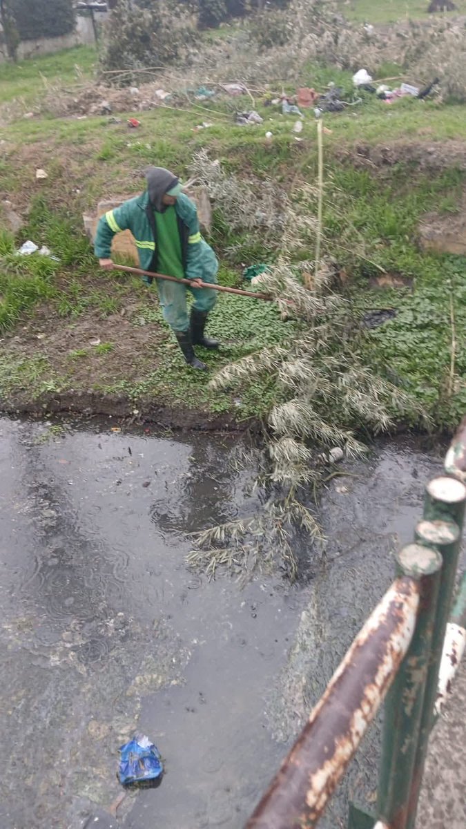 Mauriciocanosa's tweet photo. Estamos trabajando en distintos puntos, garantizando la limpieza y fluidez de los arroyos. 
#GustavoMenendez https://t.co/OXibC2ZLIX