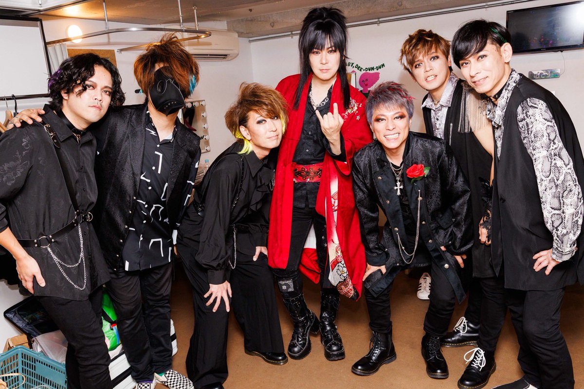 jealkb (@jealkb_official) on Twitter photo 《祭り2025》
『祭り2025』
-CROSSOVER FIGHT-
📍Veats Shibuya
PENICILLIN/jealkb
PENICILLINの皆様、DOLLの皆様、そしてジュアラーの皆様、楽しい2マンありがとうございました!
またぜひお願いいたします。
📸 <a href="/espresso_17/">折田 琢矢(Takuya Orita)</a>
#PENICILLIN
#jealkb
#jkb20th 《祭り2025》
『祭り2025』
-CROSSOVER FIGHT-
📍Veats Shibuya
PENICILLIN/jealkb
PENICILLINの皆様、DOLLの皆様、そしてジュアラーの皆様、楽しい2マンありがとうございました!
またぜひお願いいたします。
📸 <a href="/espresso_17/">折田 琢矢(Takuya Orita)</a>
#PENICILLIN
#jealkb
#jkb20th