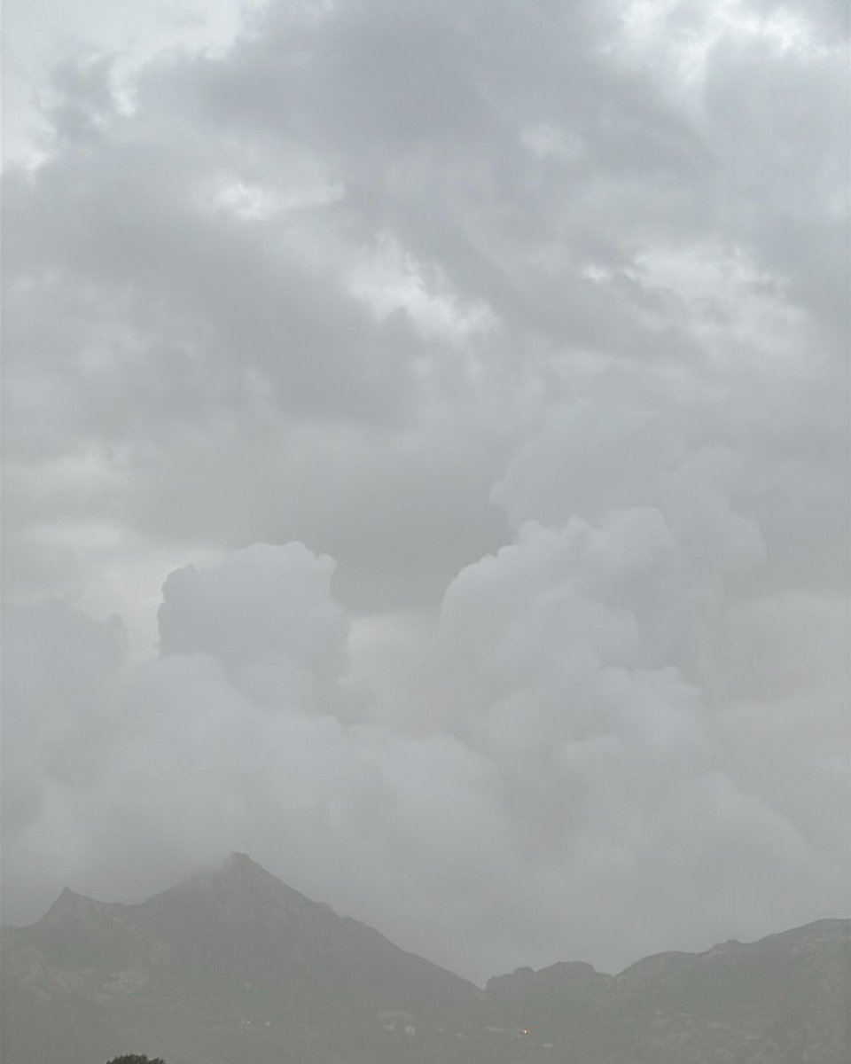 غيم ومشي وجمعه هادية ☁️✨
#جمعة_مباركة