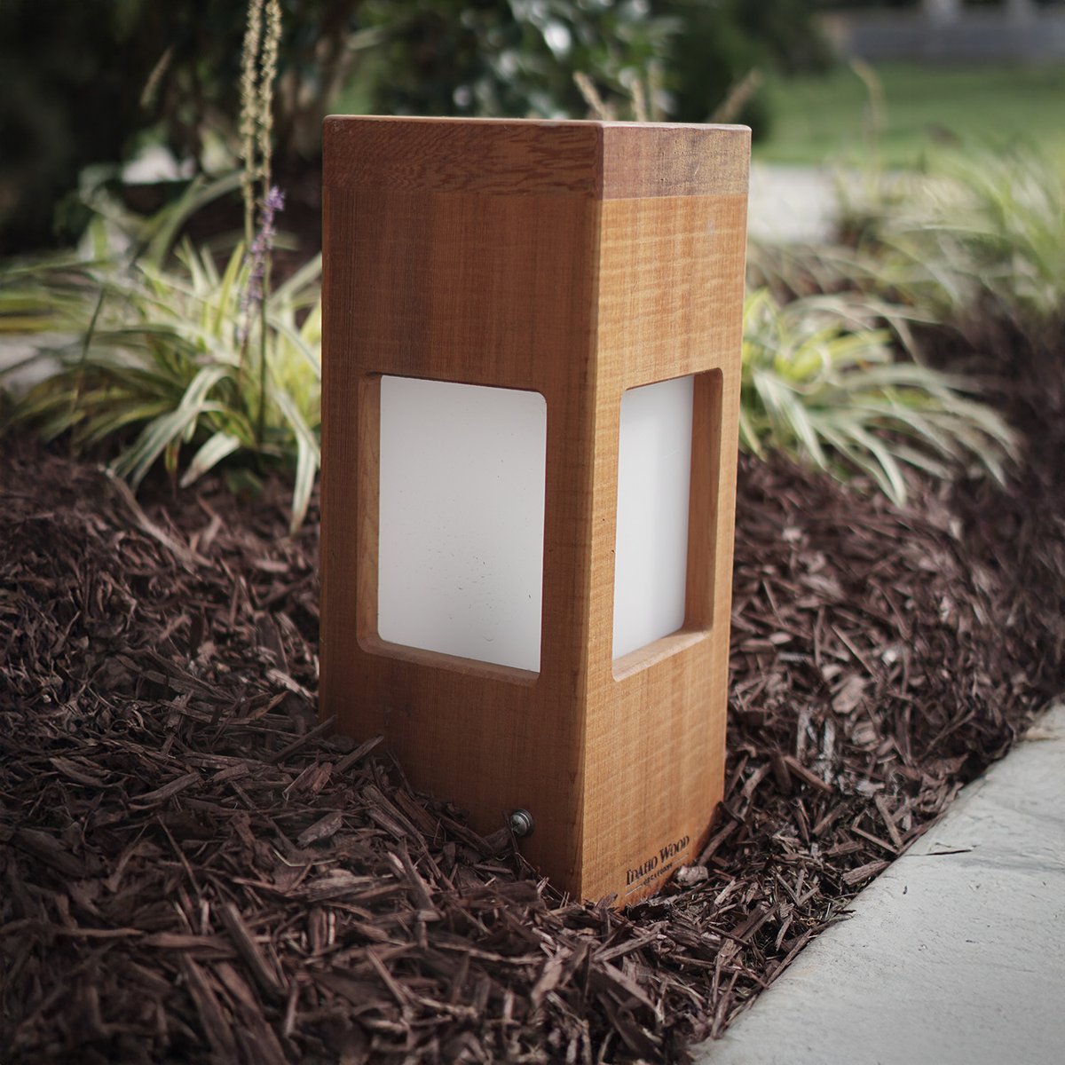 idaho_wood's tweet photo. Landscape lighting as quiet architecture. 

Our Pend Oreille bollards bring form, rhythm and warmth to the garden path—day or night. 

#IdahoWood #LightingDesign #WoodBollards #PersistentRefinement https://t.co/pGvTI1mNiw