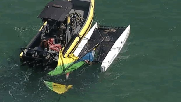 VIDEO – Miami (USA), assurda collisione finisce in tragedia durante un programma di vela giovanile: due morti e sei feriti: saily.it/2025/08/01/vid…