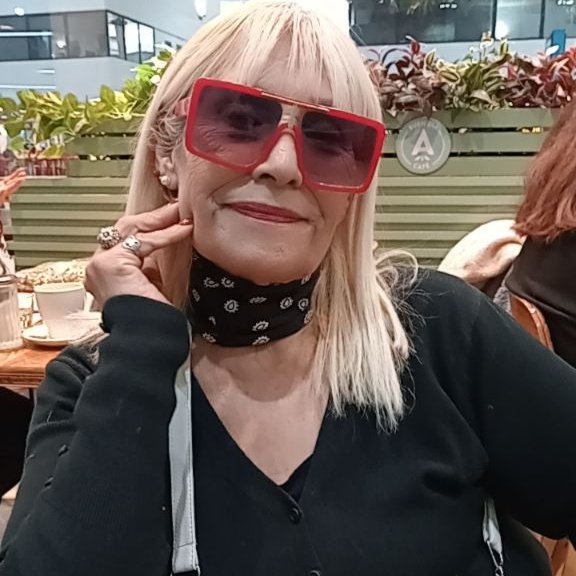 Que hoy sea un maravilloso viernes y que todo lo que hagamos sea maravilloso 😘😘🥀🍂🌻🦋🎶✨️🤍❤️🤍🫶