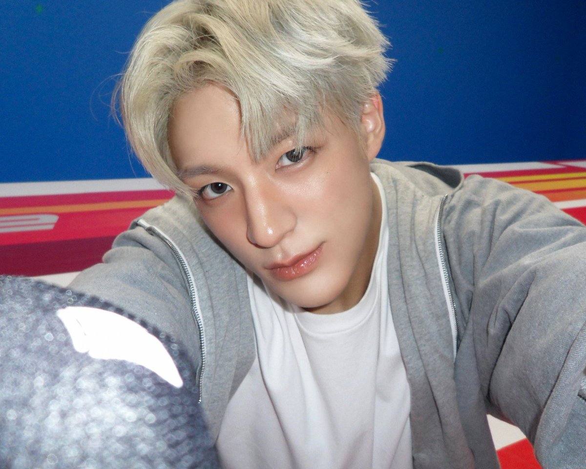 Geneqral's tweet photo. you call it ordinary.
i call it mine — 𝙛𝙧𝙖𝙮𝙚𝙙 𝙨𝙡𝙚𝙚𝙫𝙚𝙨, 𝙘𝙡𝙚𝙖𝙣 𝙘𝙤𝙣𝙨𝙘𝙞𝙤𝙪𝙨. https://t.co/uV6JUVw0Kx