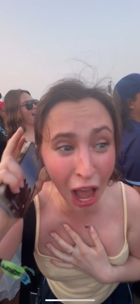 my actual reaction to gracie reviving the dancing on my own cover: