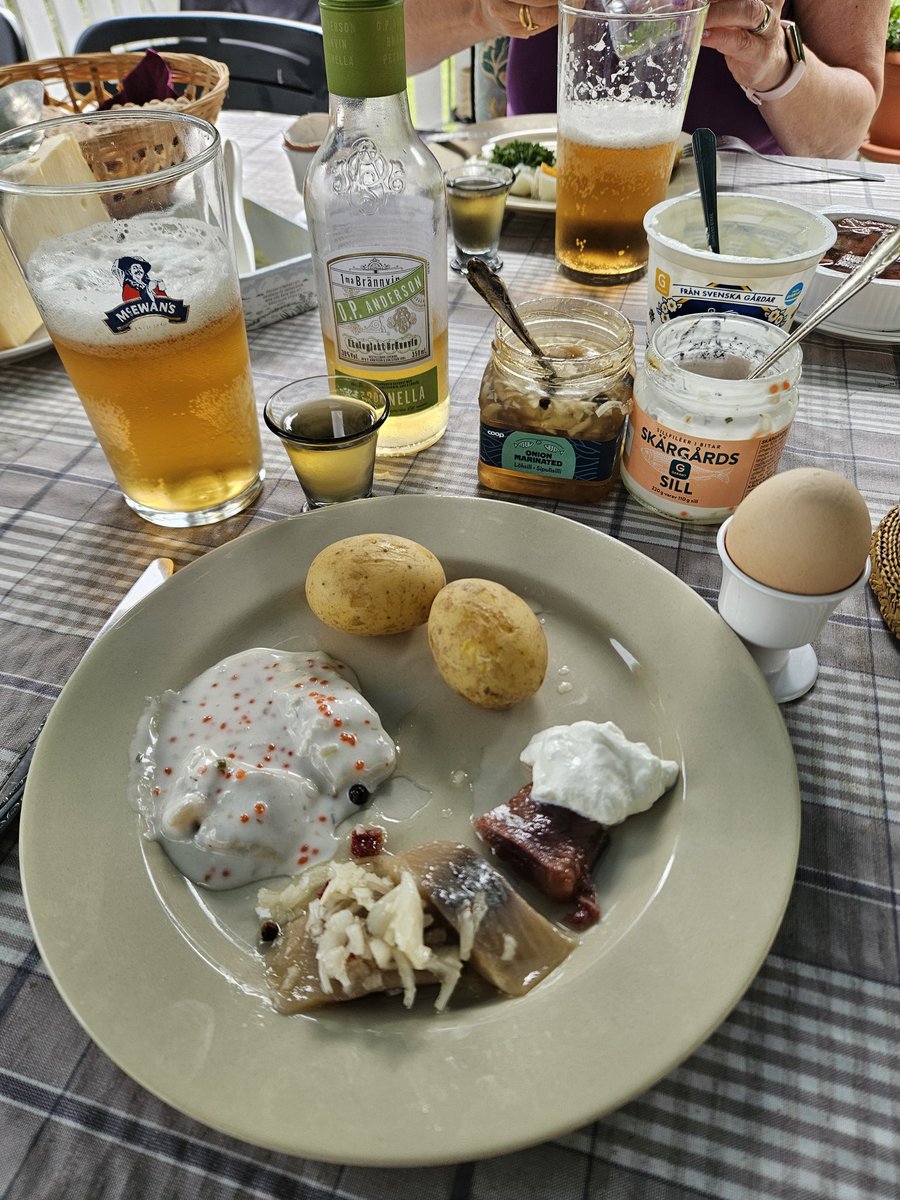 På första dagen som åldersrik "fri herre" blir det SoS i fritidshuset till lunch.