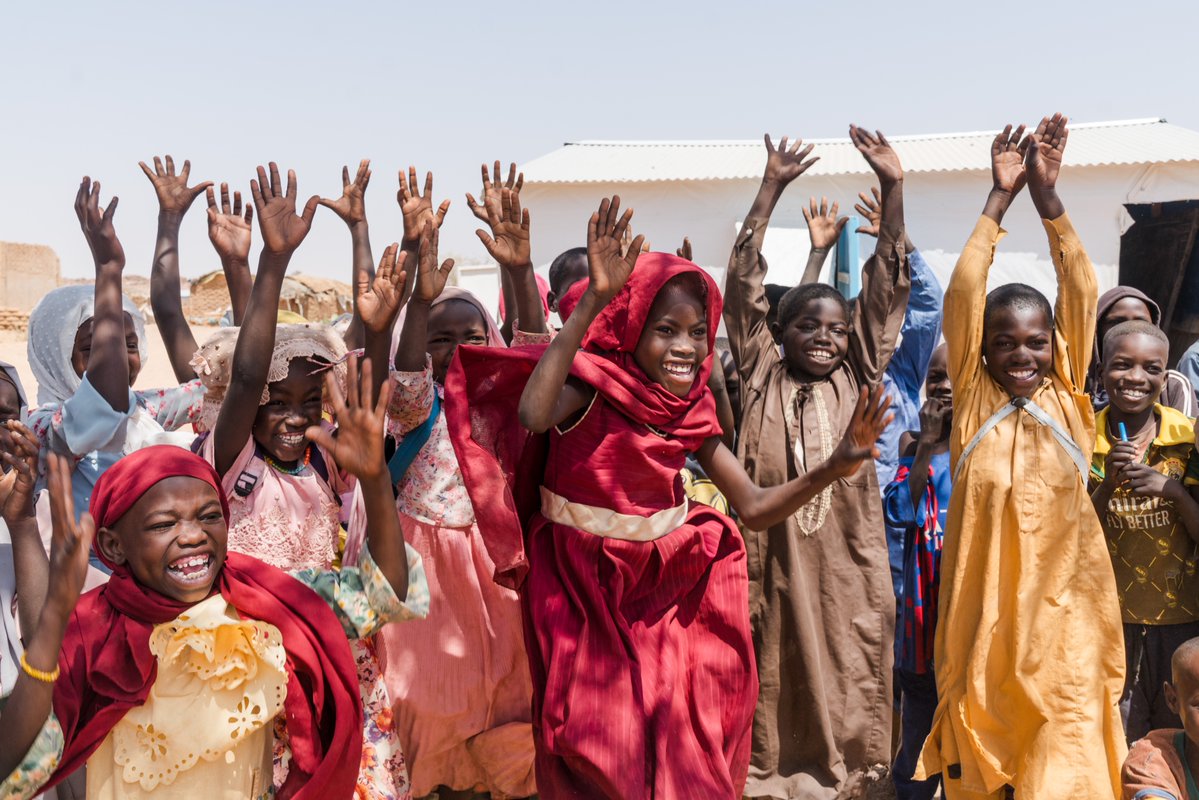 “Rejoice always.” - 1 Thessalonians 5:16 🙏🏾

Even in hardship, children radiate joy. Their smiles remind me to do the same.

<a href="/WorldVision/">World Vision</a> and its partners work to bring hope to refugees who fled the #CrisisInSudan providing school meals &amp; clean water at the #Farchana Camp, #Chad.