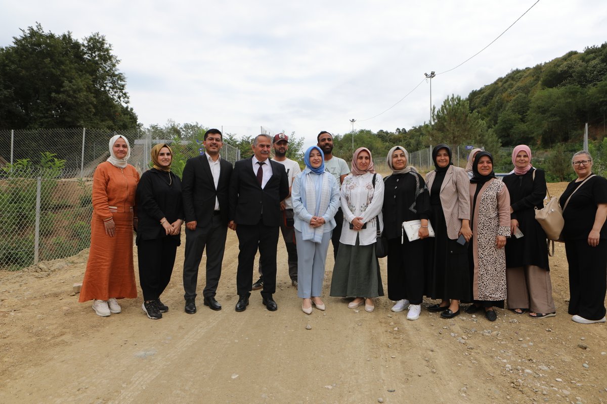 AK Parti Sakarya Milletvekilimiz Sn. Çiğdem Erdoğan, İlçe Başkanımız Fatih Yeşilyurt ve yönetimiyle birlikte ilçemizde hizmete giren Hayvan Barınağını ziyaret ettik.

Can dostlarımızın  barınma, beslenme ve tedavi ihtiyaçlarına cevap verecek şekilde tasarlanan barınağımız,