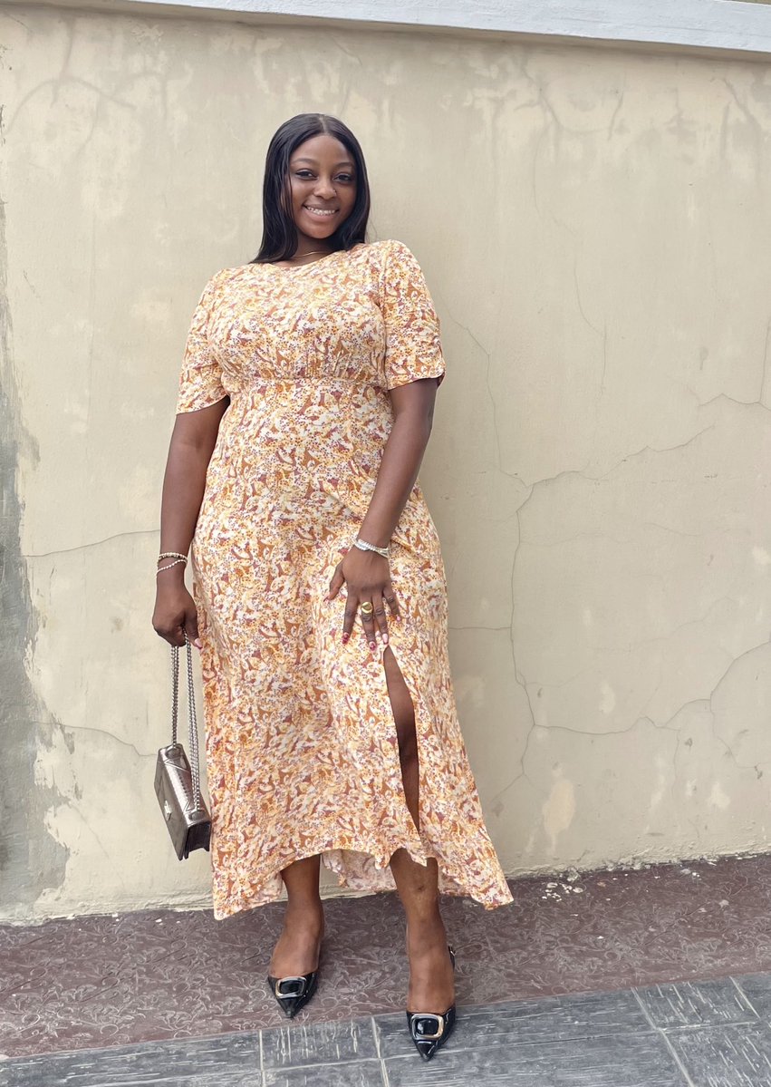 A Beautiful Lady with a beautiful smile🤭🥰