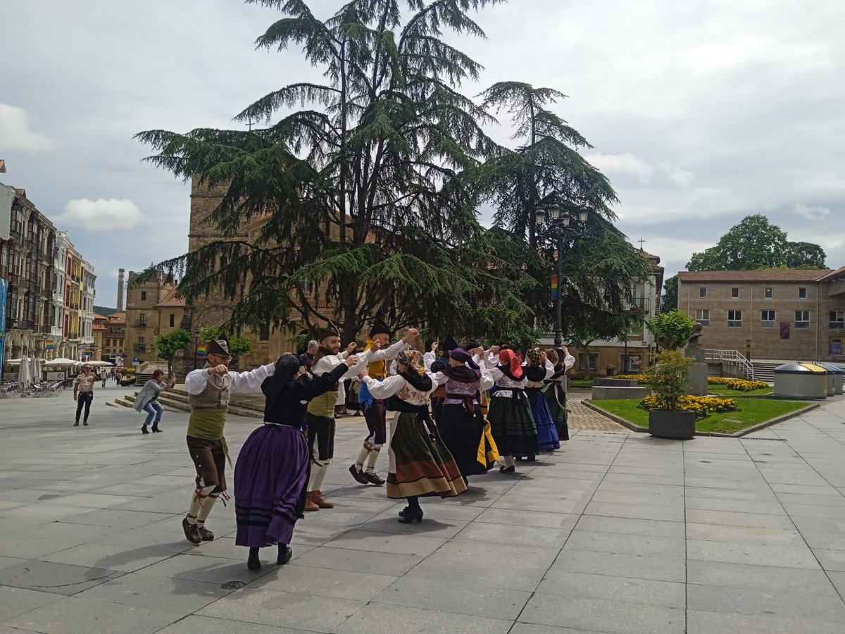 🥁 La música tradicional asturiana sonará en las calles del centro de Avilés durante los fines de semana de agosto

🗓️ Los sábados 23 y 30, y los domingos 3, 10, 17, 24 y 31 de agosto

ℹ️ Más información: f.mtr.cool/ueumxiirnq