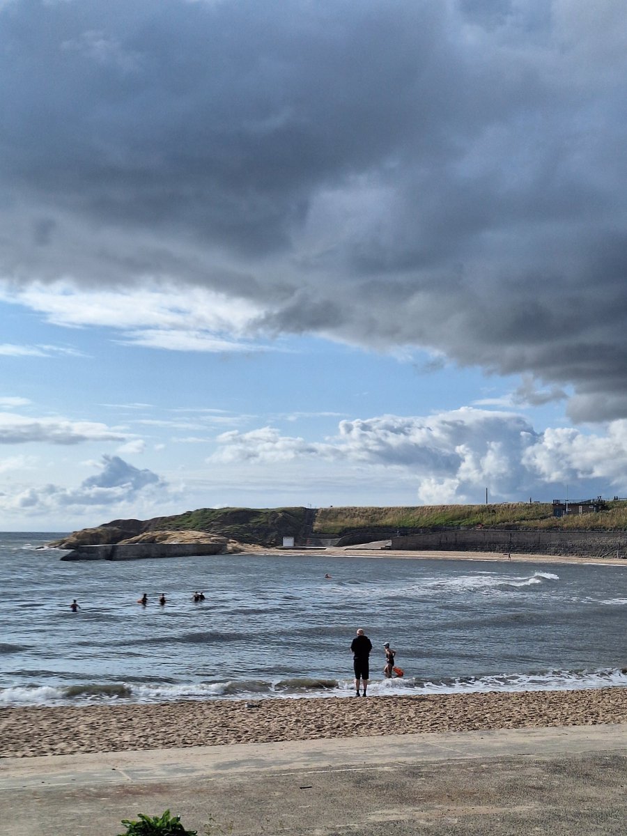 DDawnOT's tweet photo. @WeAHPs that time of year again! Morning swim (but more wave jumping than swimming). After work.....walking the neighbour's dog ๐ #ActiveAHPs https://t.co/tQbvCf2iso