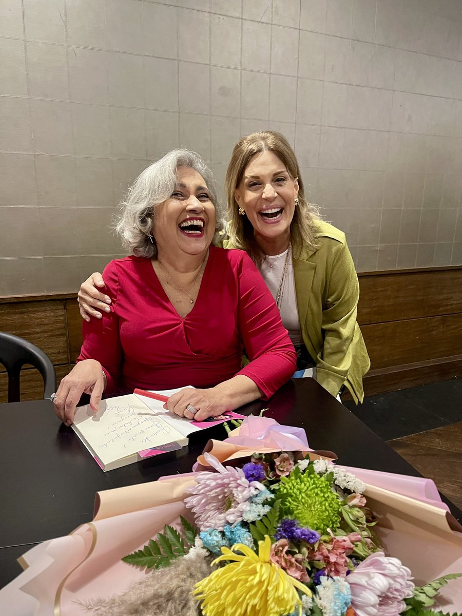 Sobre anoche: Puesta en circulación libro “Voces de Vidas” autoría de Romero Licairac y Dra. Mirna Santiago, una mirada de esperanza desde la propia experiencia vivida como sobreviviente de cáncer. 
#libro 
#cavaalta 
#resiliencia