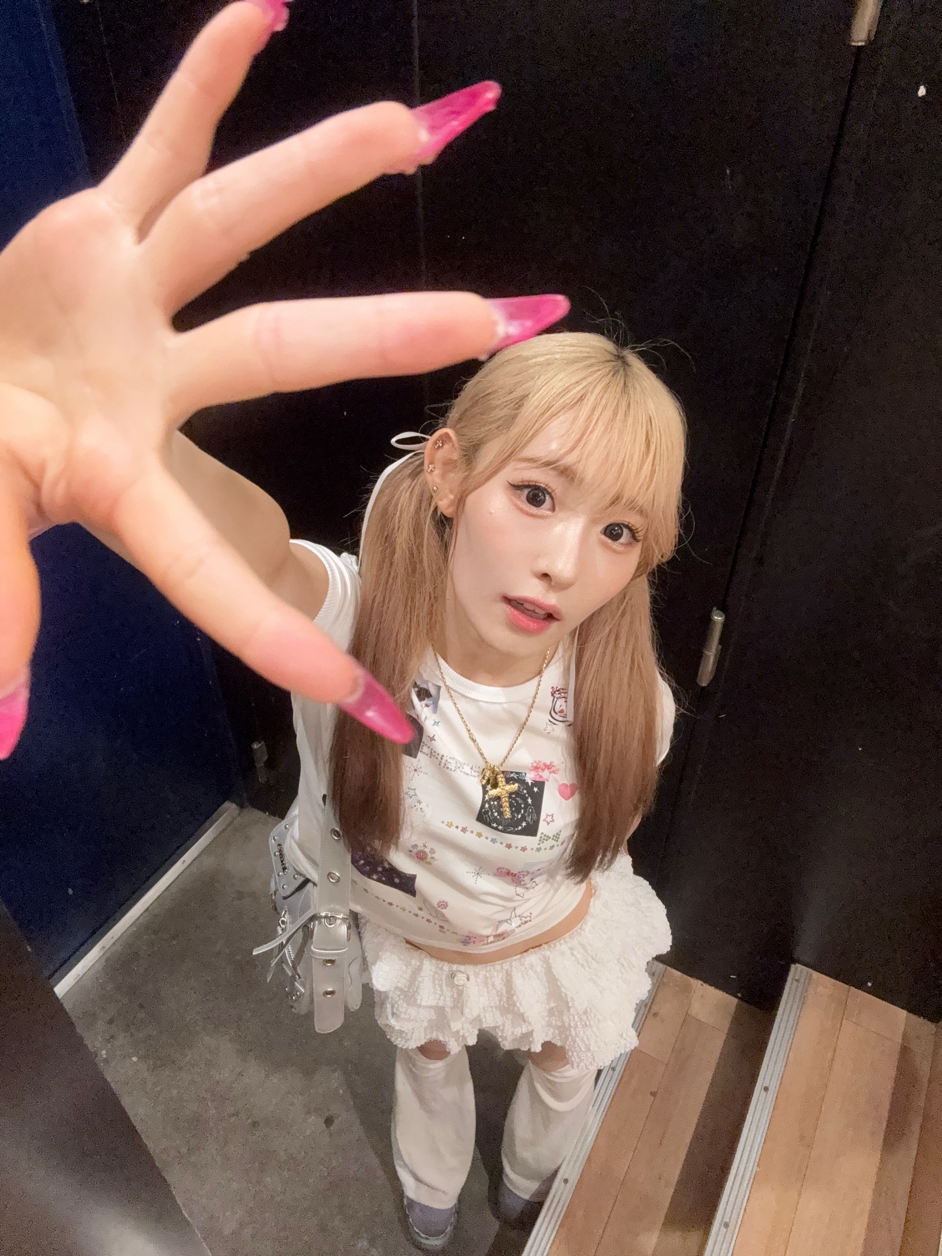 アイドル LANA cTKEOXKn_200x200.jpg