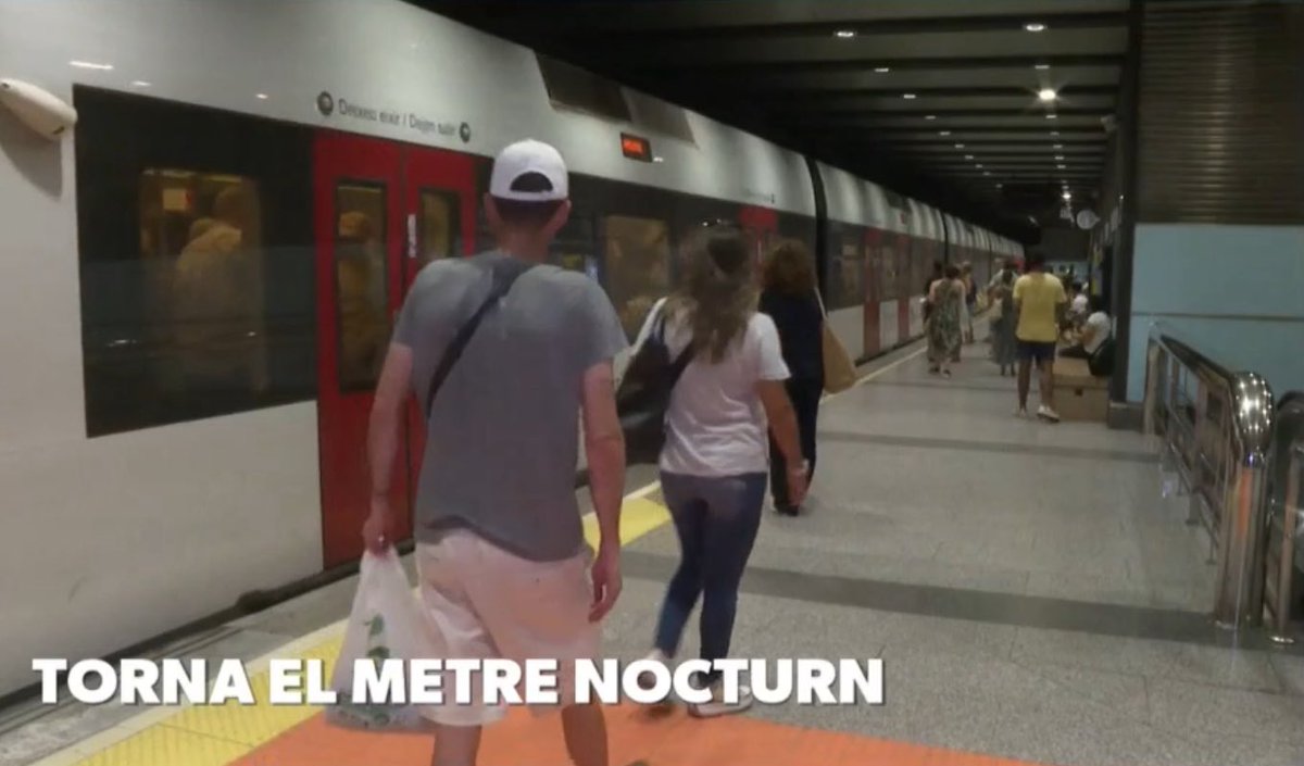 No, en <a href="/apunt_media/">À Punt</a> no fan falta lingüistes (ni editors).