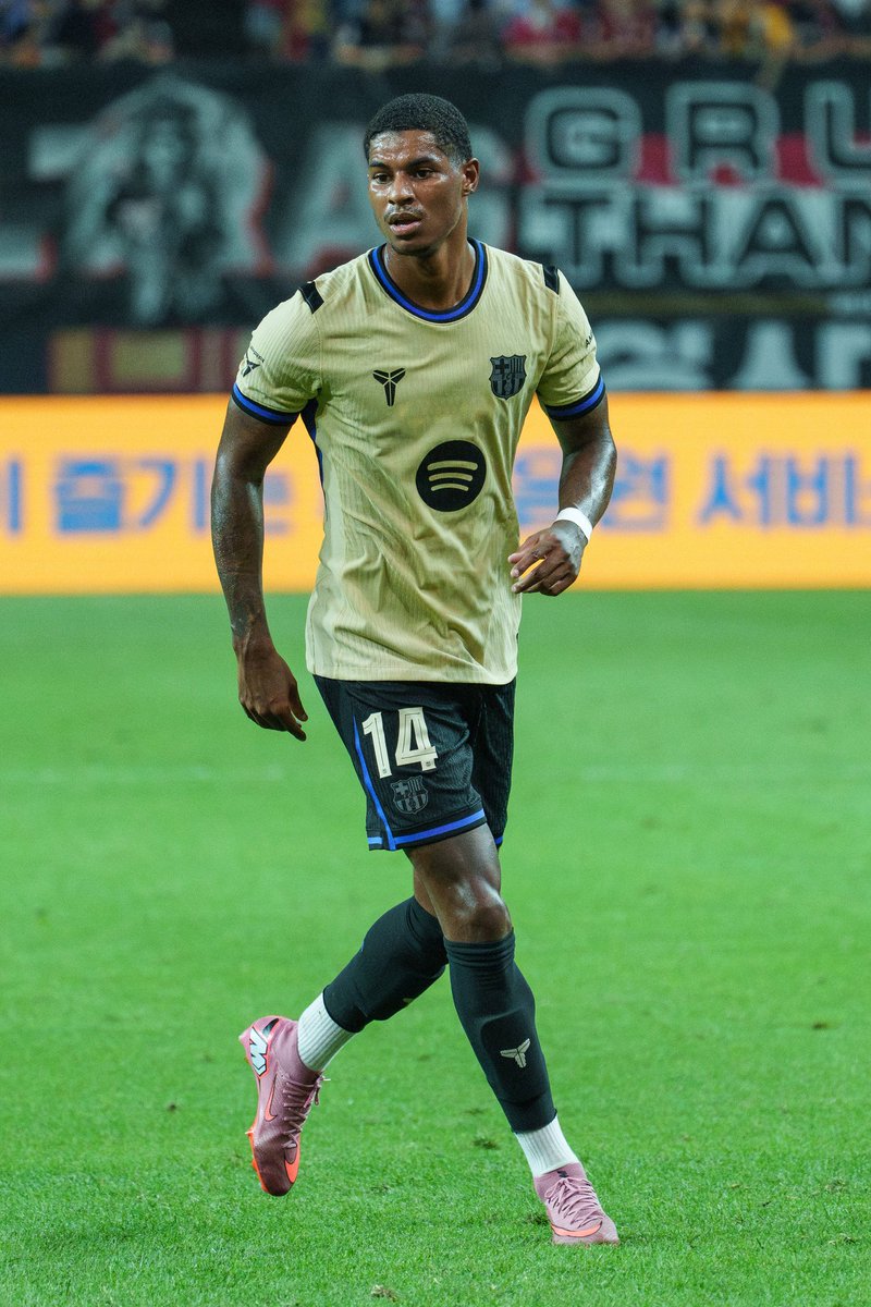 de30863457's tweet photo. Sur quel domaine du football ⚽️ Nico Williams est meilleur que Rashford? https://t.co/IVtcHie7Um