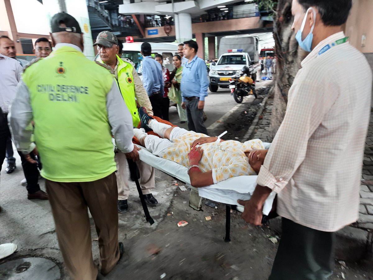 TrinityFound002's tweet photo. Mock Drill | Ramesh Nagar Metro
Under #SDM Shri Nitin Shakya’s leadership, a mega disaster drill was held under #SurakshaChakra.
CPR demo by expert trainer Diwakar from Trinity Foundation, with full support from IACT & Trinity Team.
#DisasterPreparedness #CPR #TrinityFoundation https://t.co/QDyQTdAGel