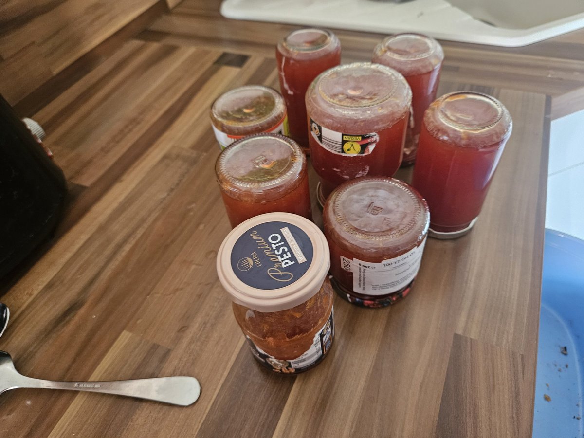 You can be kinky as f... and still cook some jam ;)
Yeah, to be honest, I do love some of the household jobs. But my preferred room in an apartment will still be the bedroom;)