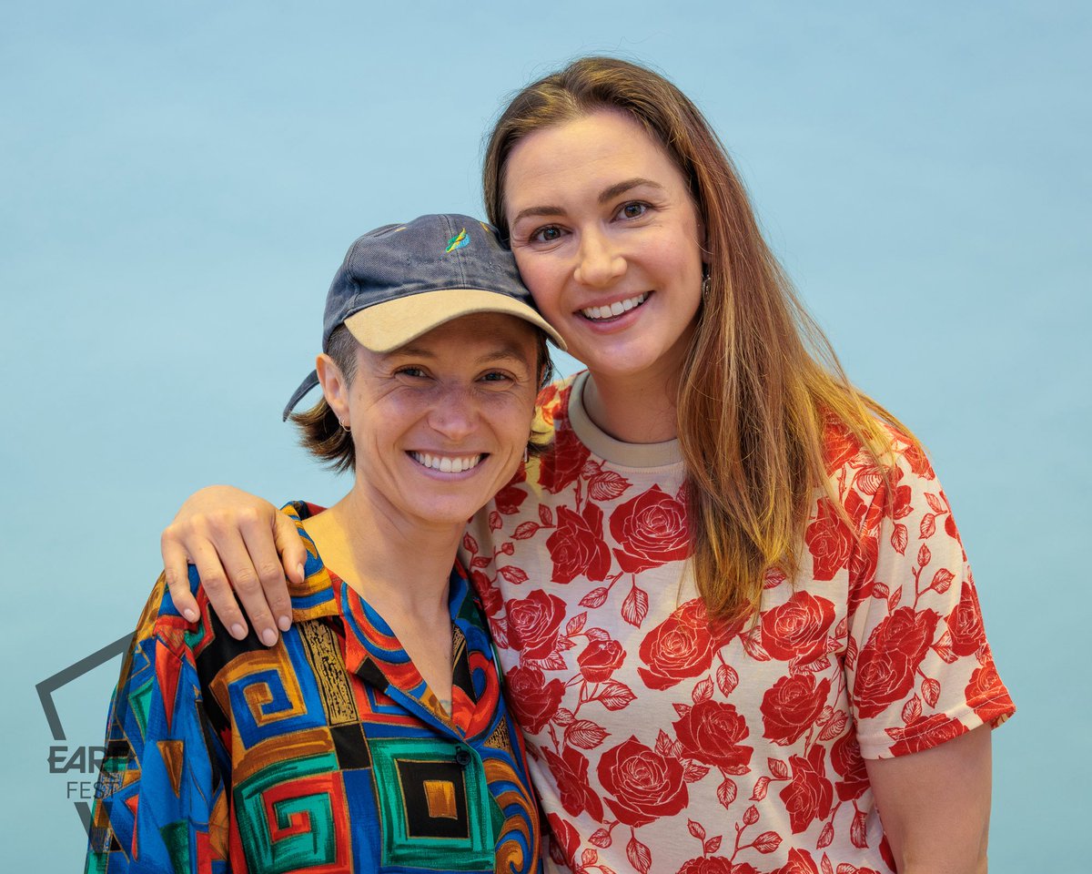 dutchstarbuck's tweet photo. Lots of #WayHaught love from Scotland! #EarpFest @EarpFest #WynonnaEarp https://t.co/mDWHqifOoF