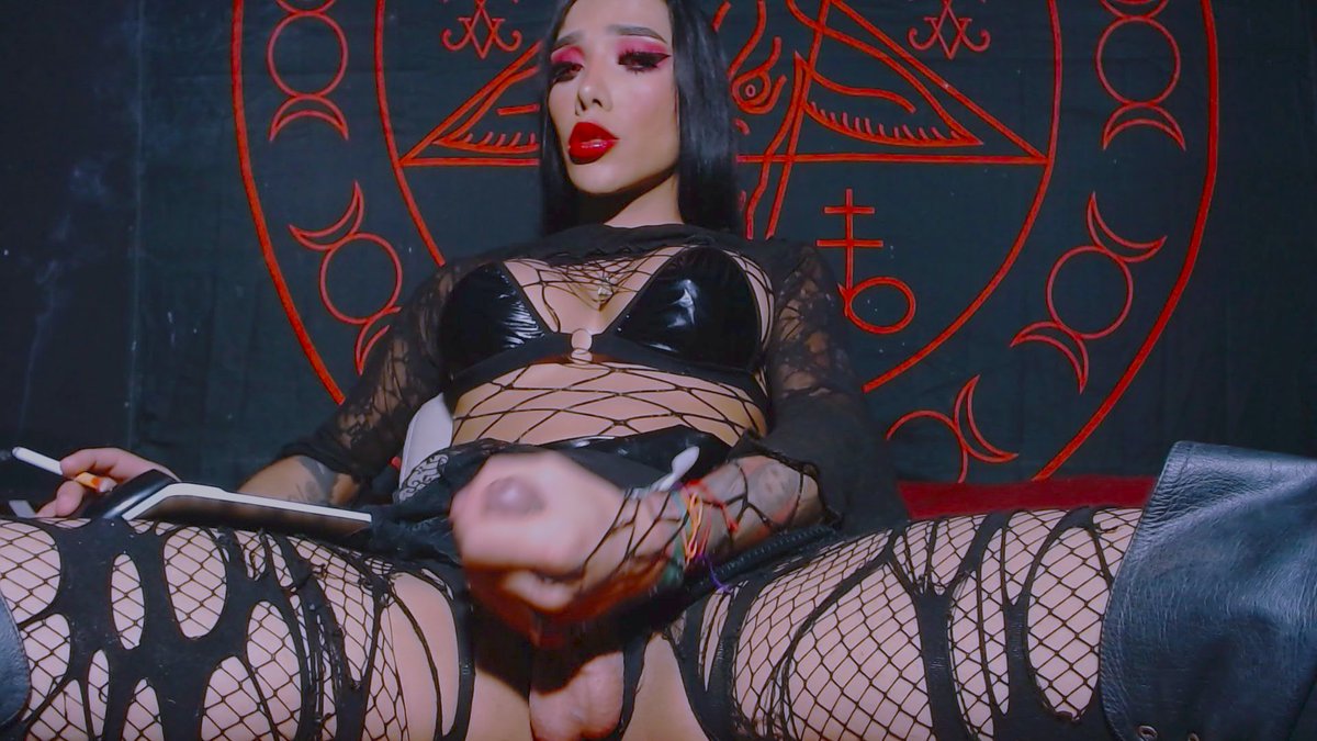 victoriavamp666's tweet photo. i do jerking 🥵🥵🥵 https://t.co/wFOPjmLFgD