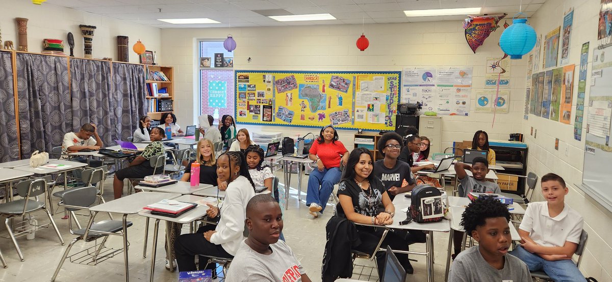 melanie_kellam's tweet photo. The first day of school was a success. The @WMSHCS students and staff were all smiles. We are #FOCUSEDON learning, growth, and achievement. It starts with relationships...@wilkerson_banks @RobynWhiteHCS @serveandlead613 https://t.co/2wp4ppxF3X