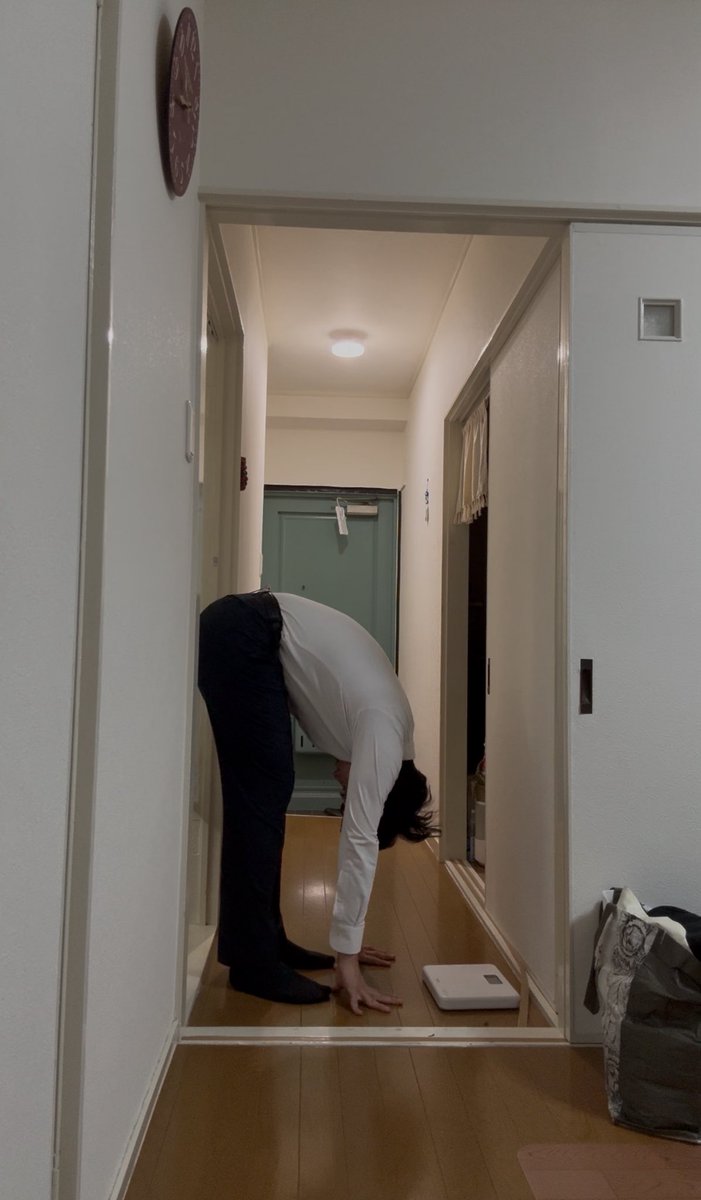 毎朝５時に起きて1週間ヨガしたら
こんだけ変わるし朝スッキリするし
ヨガすごい。🧘🏻‍♂