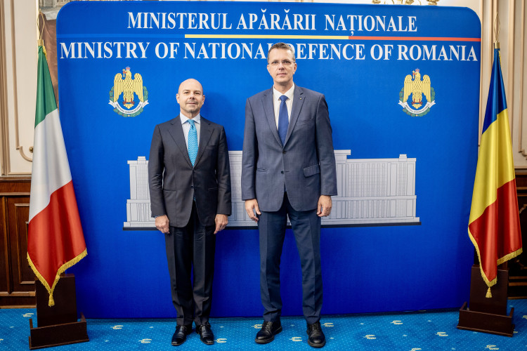 🇷🇴Ministrul apărării naționale, Liviu-Ionuț Moșteanu, l-a primit vineri, 1 august, la sediul MApN, pe ambasadorul Republicii Italia🇮🇹 în România, E.S. Alfredo Maria Durante Mangoni.
mapn.ro/cpresa/18938_r…