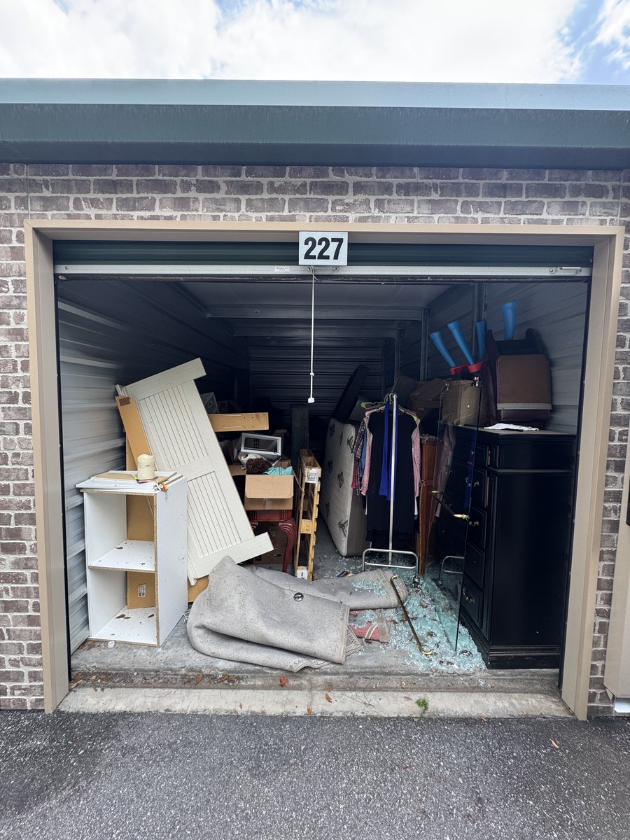 BDJunkremoval's tweet image. Swipe to Clean: Spotless Storage Locker Edition
Make Junk and Clutter disappear like magic✨

🐾 Black Dog Junk Removal
📍 Charleston, SC
☎️ 843-920-JUNK

#JunkRemoval #CleanOutCrew #SwipeToClean #BeforeAndAfter #JunkBeGone #ClutterFree #TrashToClean #blackdogjunkremoval