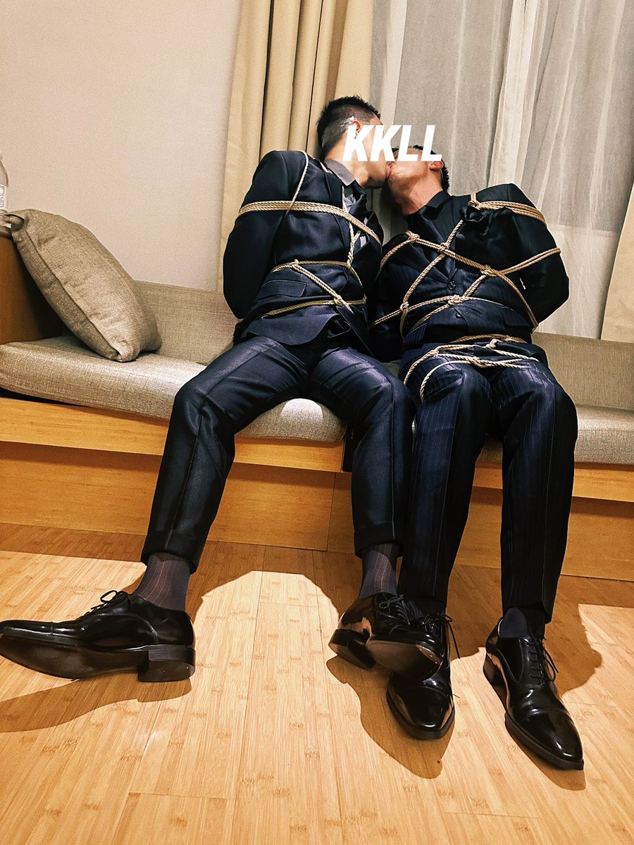 周五开了一天会的正装男
<a href="/BlackWood6563/">Black Wood</a>