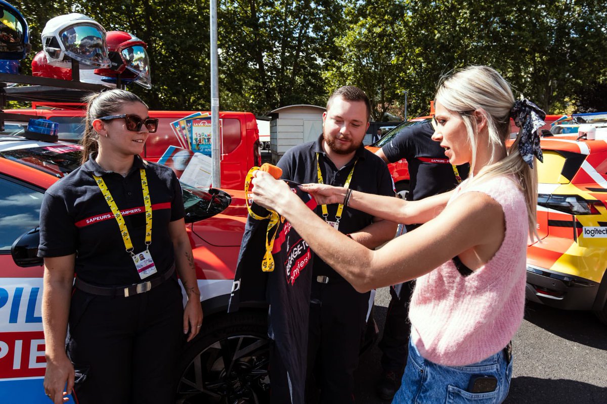 #TDFF2025  | Les sapeurs-pompiers accompagnent le Tour féminin dans la caravane du Tour 🚴‍♀️🔥