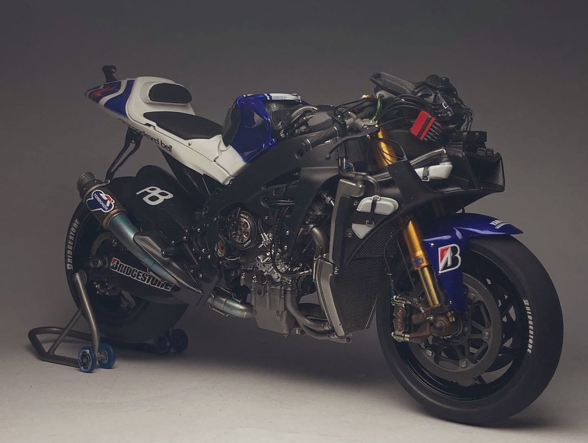 masahirom_mm's tweet photo. TAMIYA 1/12
'09 YAMAHA YZR-M1 #99
#TAMIYA #TopStudio #バイク模型が好きだ https://t.co/2MDgSQqJeN