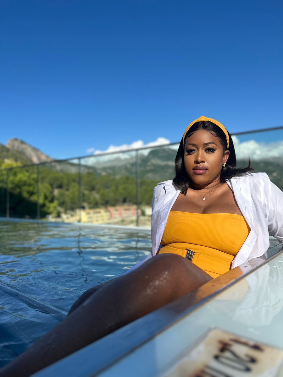 iamvanesssaj's tweet image. Summer days in Spain 🇪🇸 #unbothered #OutOfTown