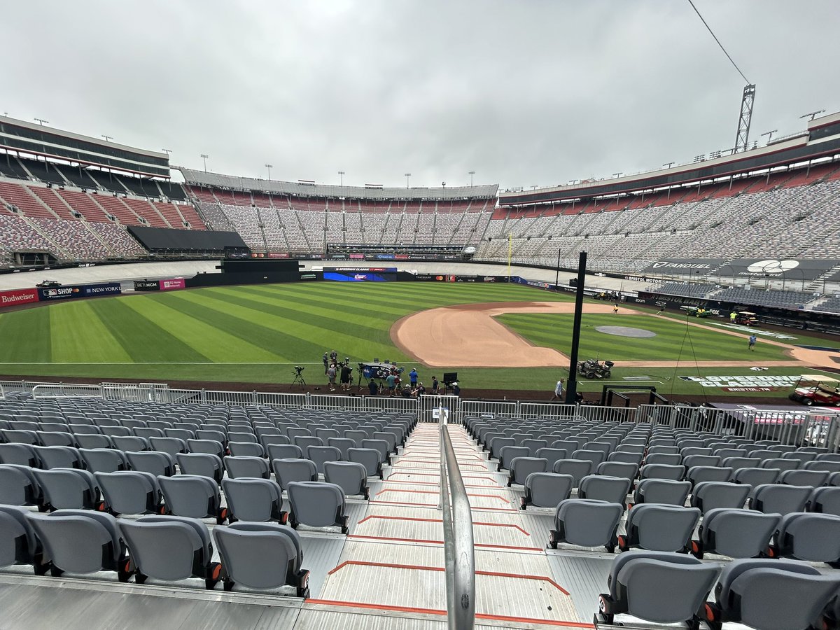 Scenes from Bristol. #Reds <a href="/FOX19/">FOX19 NOW</a>