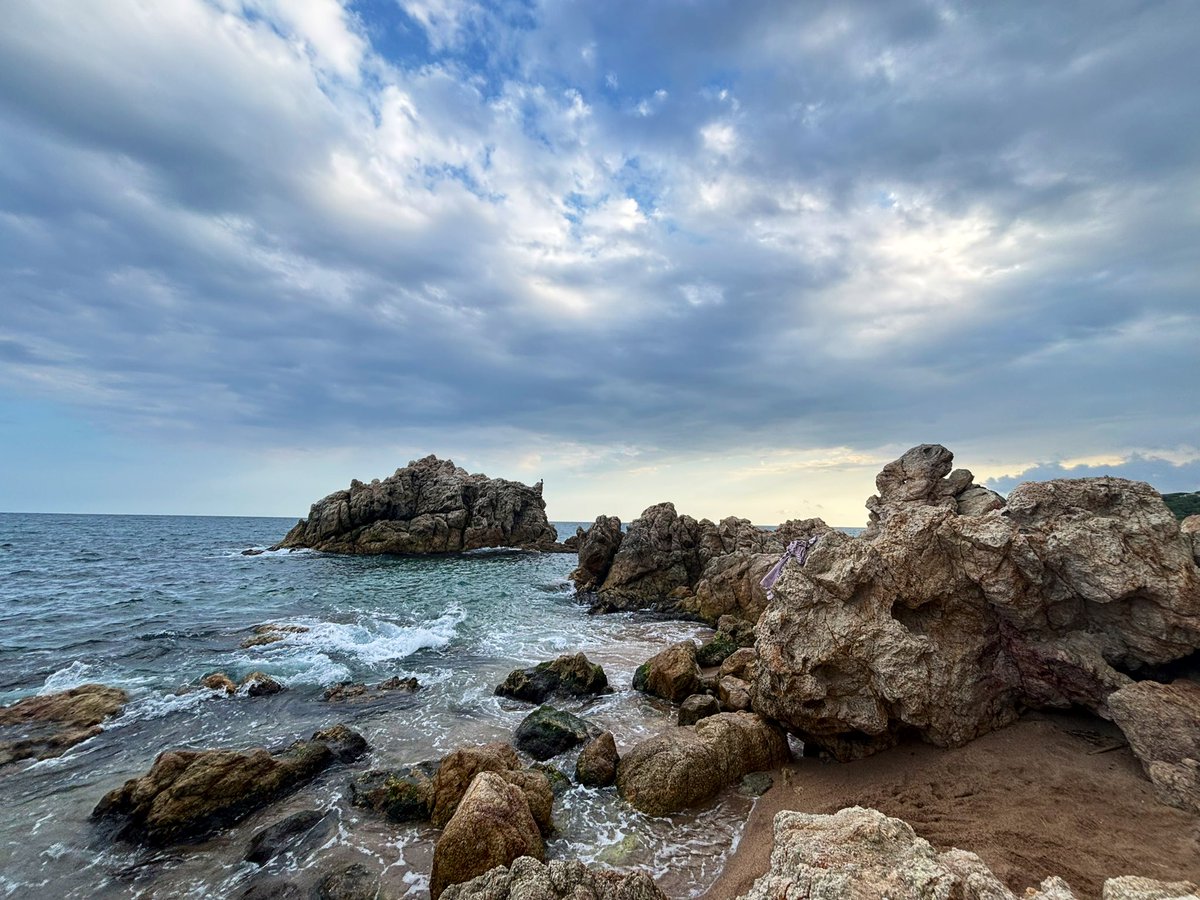 xavik64's tweet photo. On the sea… mountain is calling.
#Mediterranean #Mediterrani #sea #mountain #readytogo #withoutwords https://t.co/CdtkJjFpZd