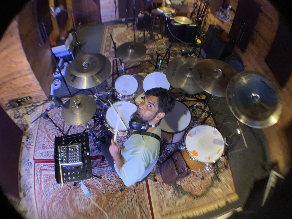 Lensa ‘mata ikan’ untuk sesi rakaman drum Ainol Eqraf Ramli semalam <a href="/jkmusicvibe/">JK Musicvibe</a>