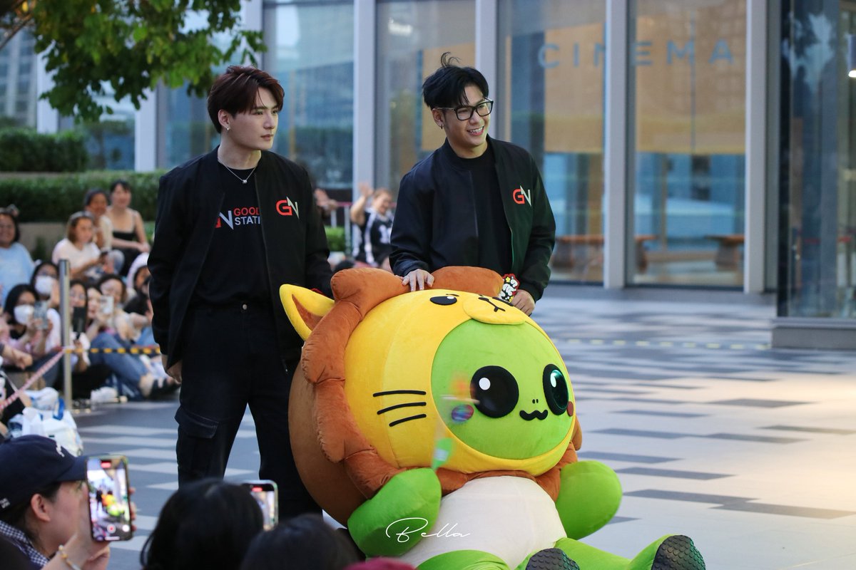 NaruemonBell's tweet photo. ถ่ายรูปรวมน่ารักมาก

#มหกรรมนิยายนานาชาติ2025xKS
#คริสสิงโต https://t.co/YXj43uXgDS