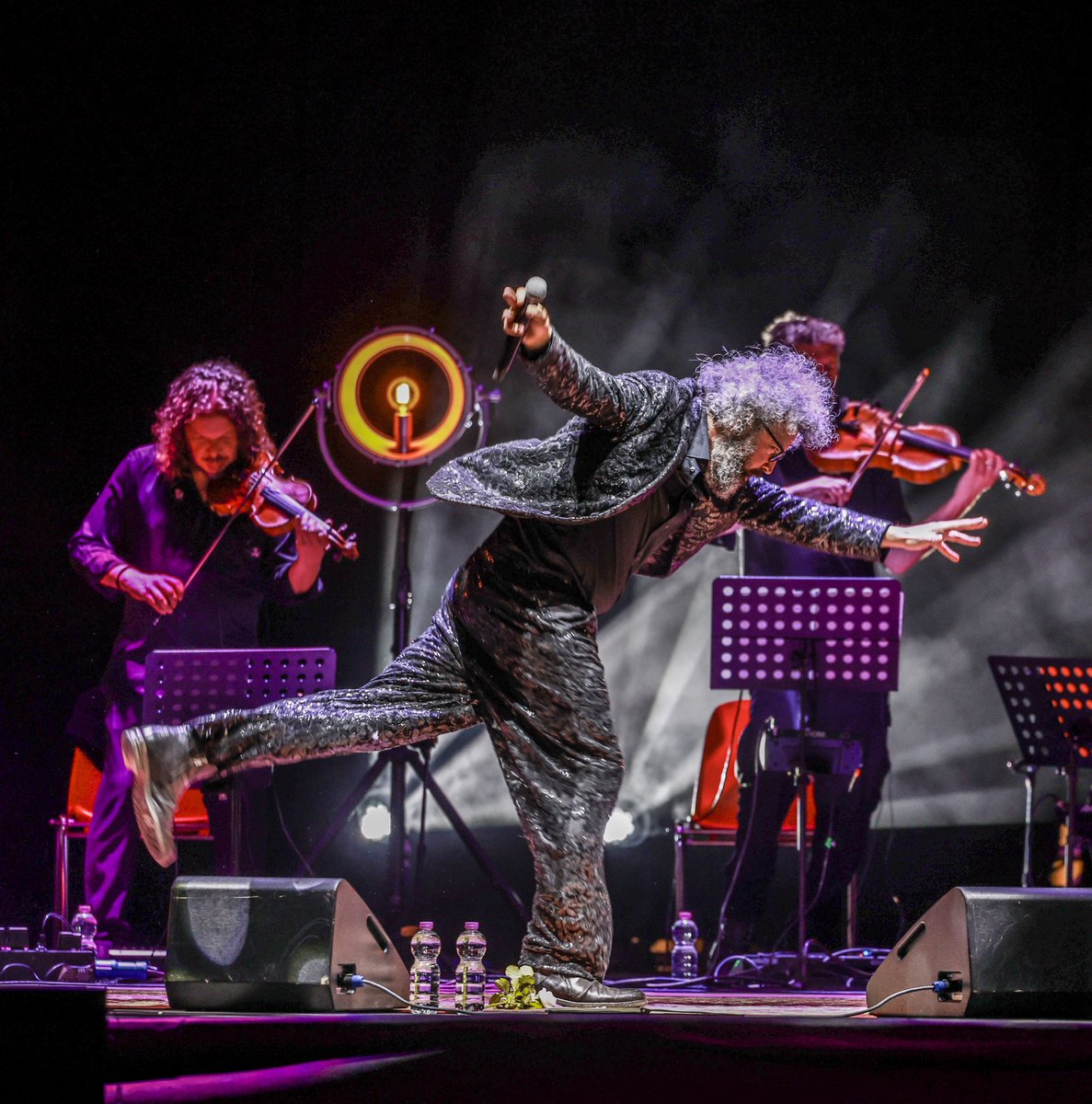 Questa sera in concerto a Cesenatico. Cinema Arena Cappuccini. Alè!
#Cristicchi #dalletenebreallaluce #summertour2025