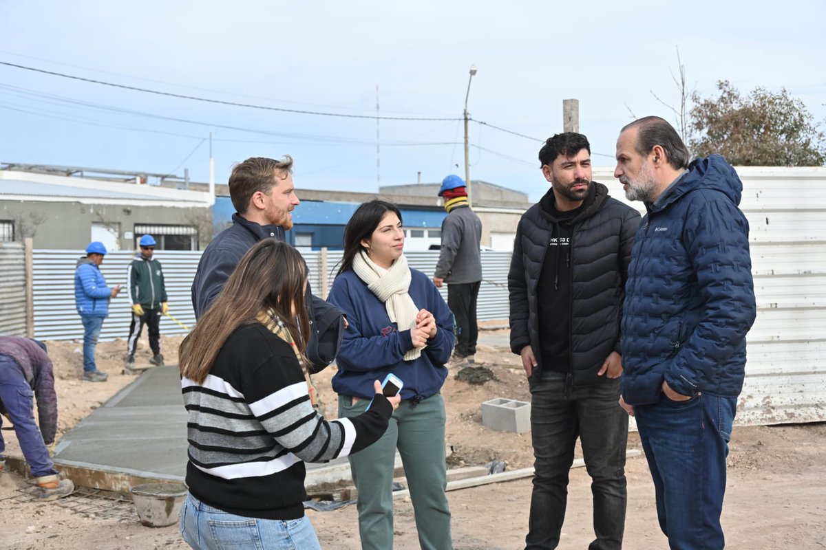 👷‍♂️ ¡Obras en Más Barrios!

Gracias a la decisión de <a href="/Kicillofok/">Axel Kicillof</a>, junto a <a href="/OpisuPba/">OPISU PBA</a> continuamos avanzando en la construcción del hermoso espacio comunitario, que contará con equipamiento, juegos y un playón deportivo pensado para el disfrute de la comunidad.

¡Seguimos adelante!
