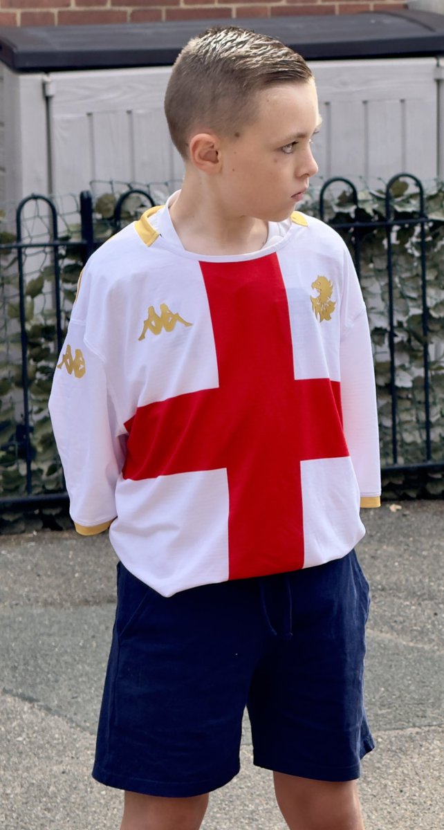 Hello <a href="/nikefootball/">Nike Football</a> and <a href="/EnglandFootball/">England Football</a> .. this is what you call a 'playful update' on a St George flag !! You leave it alone and make it a thing of beauty .. looking forward to seeing the next kit release 😘