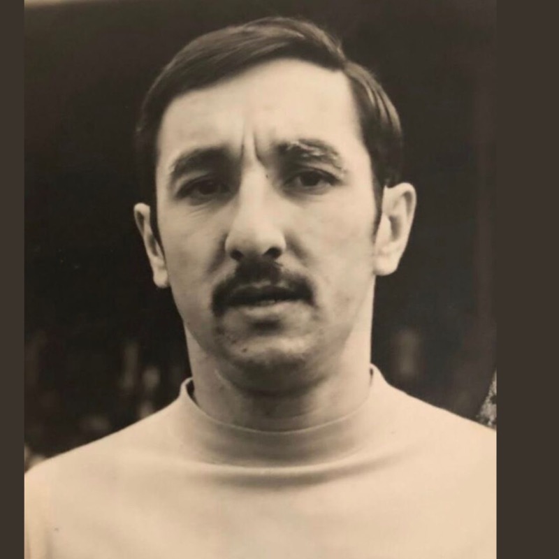 ReadingFC's tweet photo. Reading Football Club is saddened to learn of the passing of former player Rod “Spider” Thornhill.

Our thoughts are with his family and loved ones at this time.

May he rest in peace. 💙