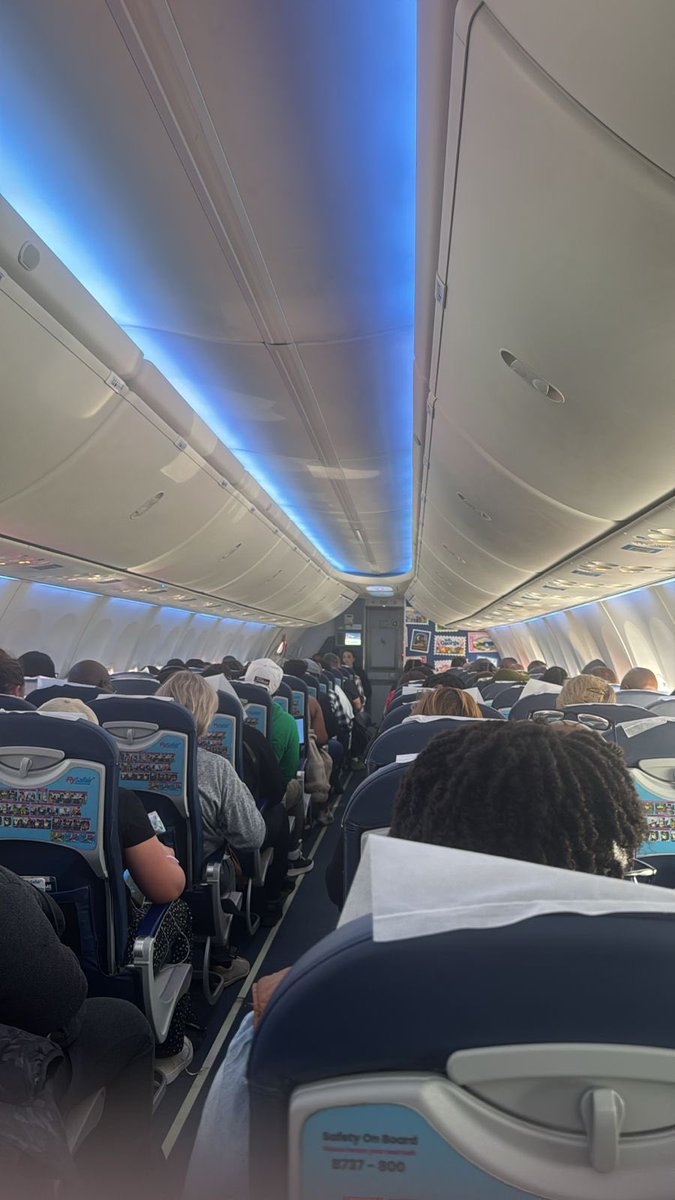 samkelemaseko's tweet image. #Flysafair flight number 240 is stuck since 11:30 this morning at OR Tambo international airport on the runway. ORTIA ATC system is reportedly off line.Passengers on board have not received any water or food. There is no aircon as well. The flight is meant to be heading to East…