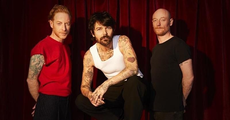 Biffy Clyro premiere video for Hunting Season live4ever.uk.com/biffy-clyro-vi…