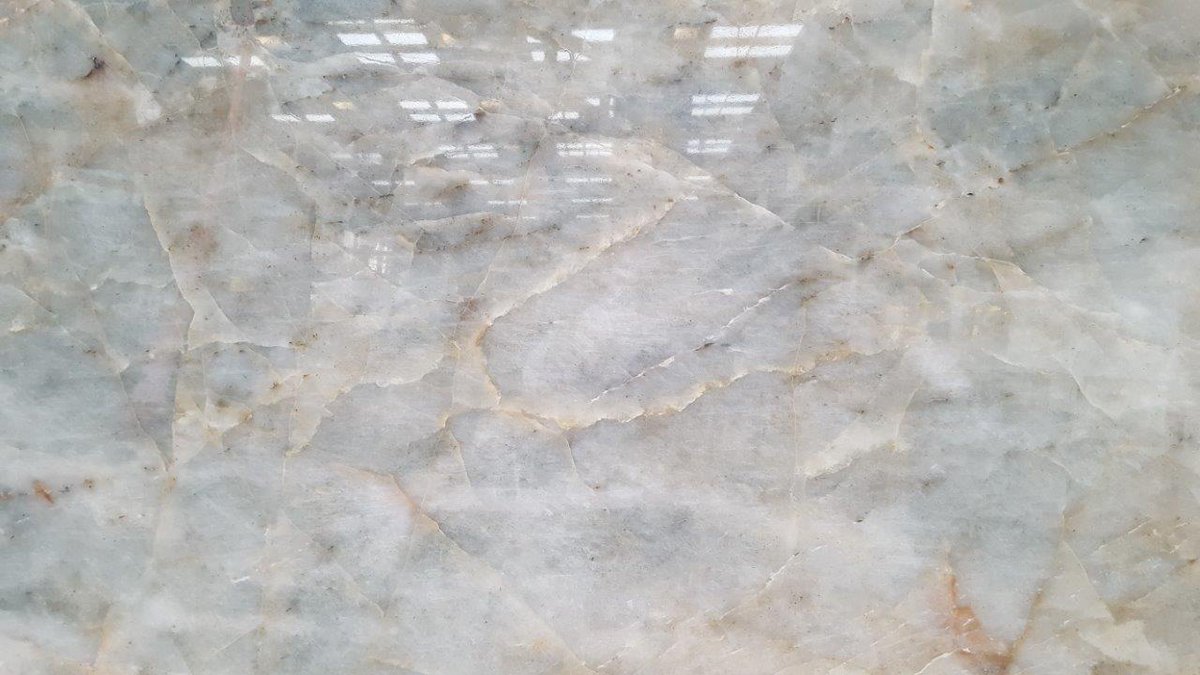 amsumash's tweet image. Calm tones, bold presence – meet Barcelona Quartzite 💚

See it in person (and fall in love!) in our showroom 📸✨
.
#naturalstone #quartzite #backlitstone #Minneapolis #translucent #kitchencountertop #kitcheninspo #luxuriouskitchen #homegoals